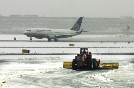 700 отменени полета на летищата в Пекин заради небивал снеговалеж