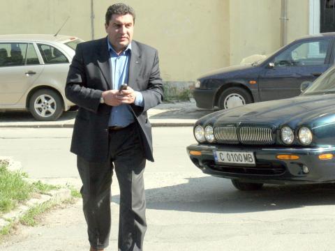 Задигнаха мерцедес на Лучано