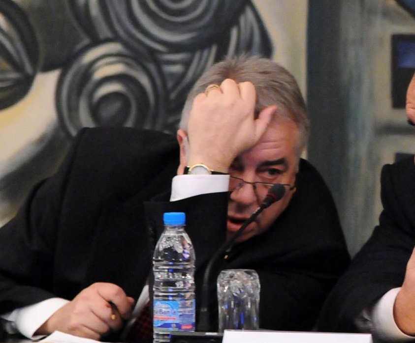 Ректорът на УНСС с имот до преподавателите Филчев и Алексей Петров