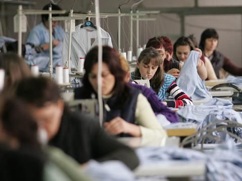 Безработицата скочи с над три процента за година