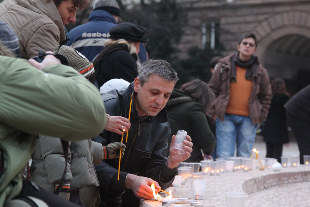 Над 200 запалиха свещи срещу Гоце