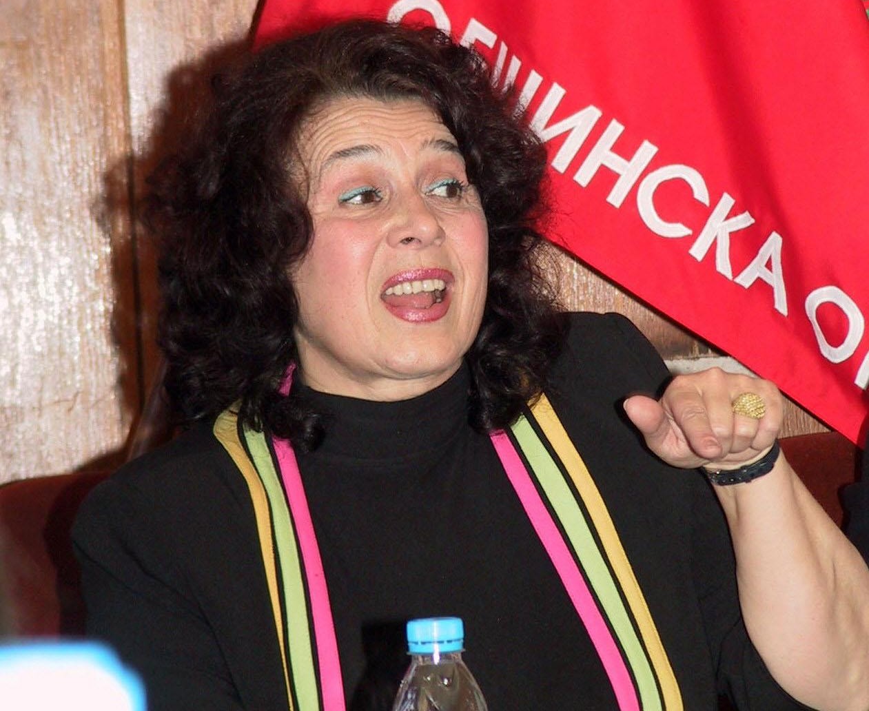Масларова дала 16 500 за екскурзия на мъжа си до Куба