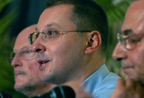 Първанов обеща да извади на светло пазарлъците за Тройната коалиция