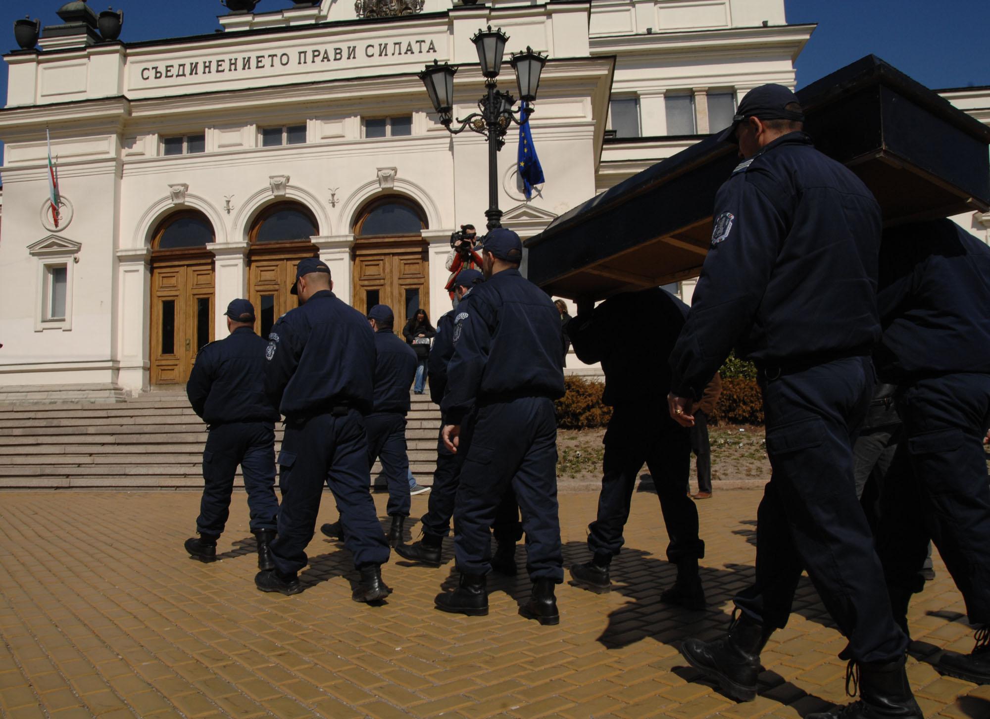 Полицаите пак на протест 