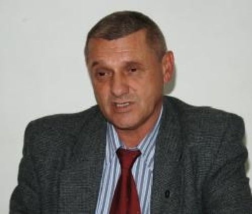 Скандалният адвокат бере душа в ареста 