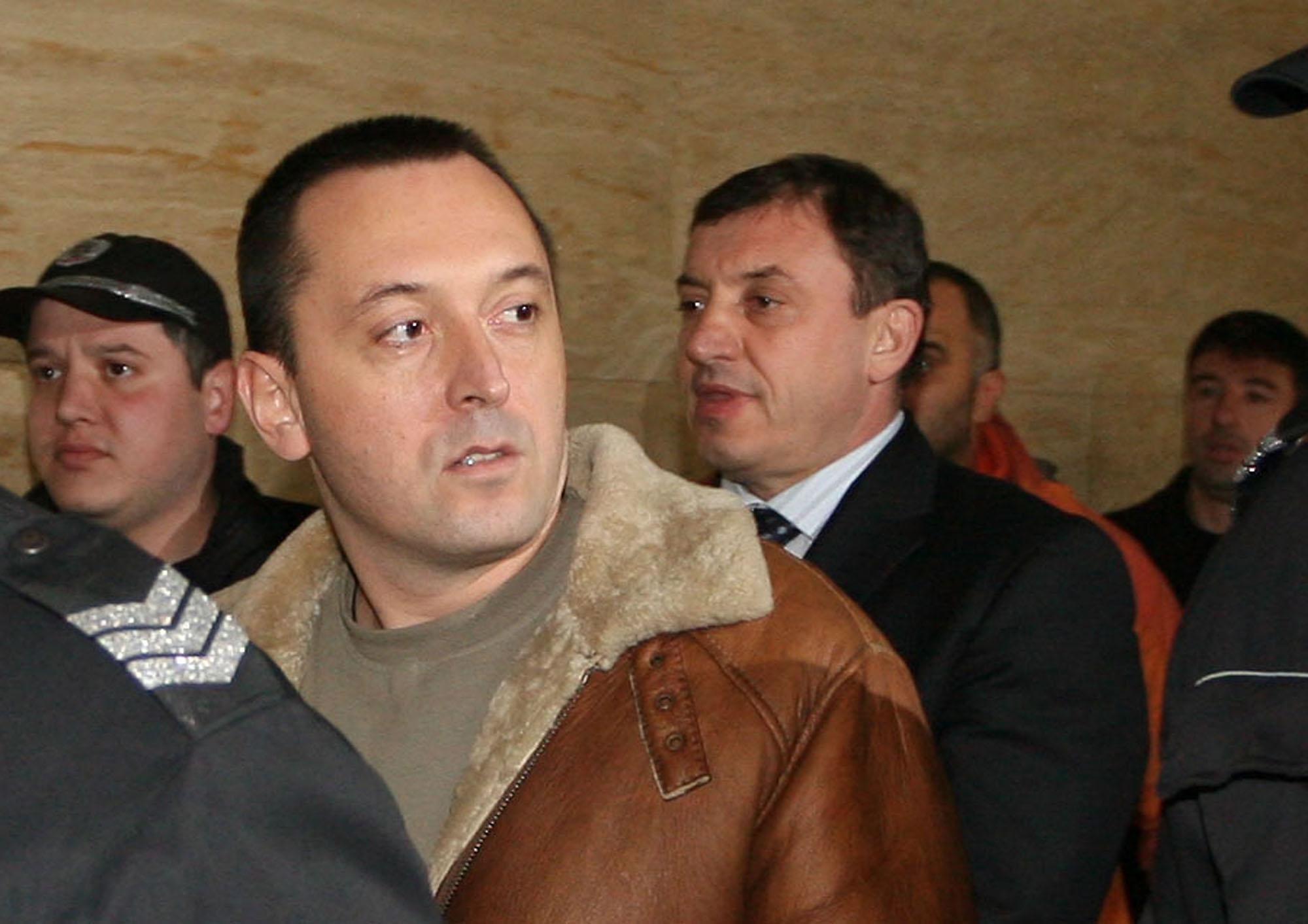 Алексей Петров остава в ареста