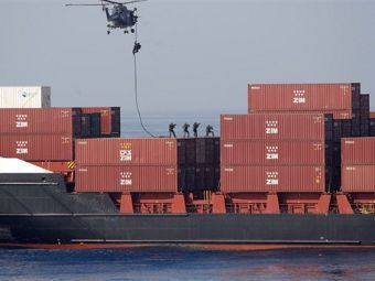 Холандска фрегата спаси от пирати немски контейнеровоз 