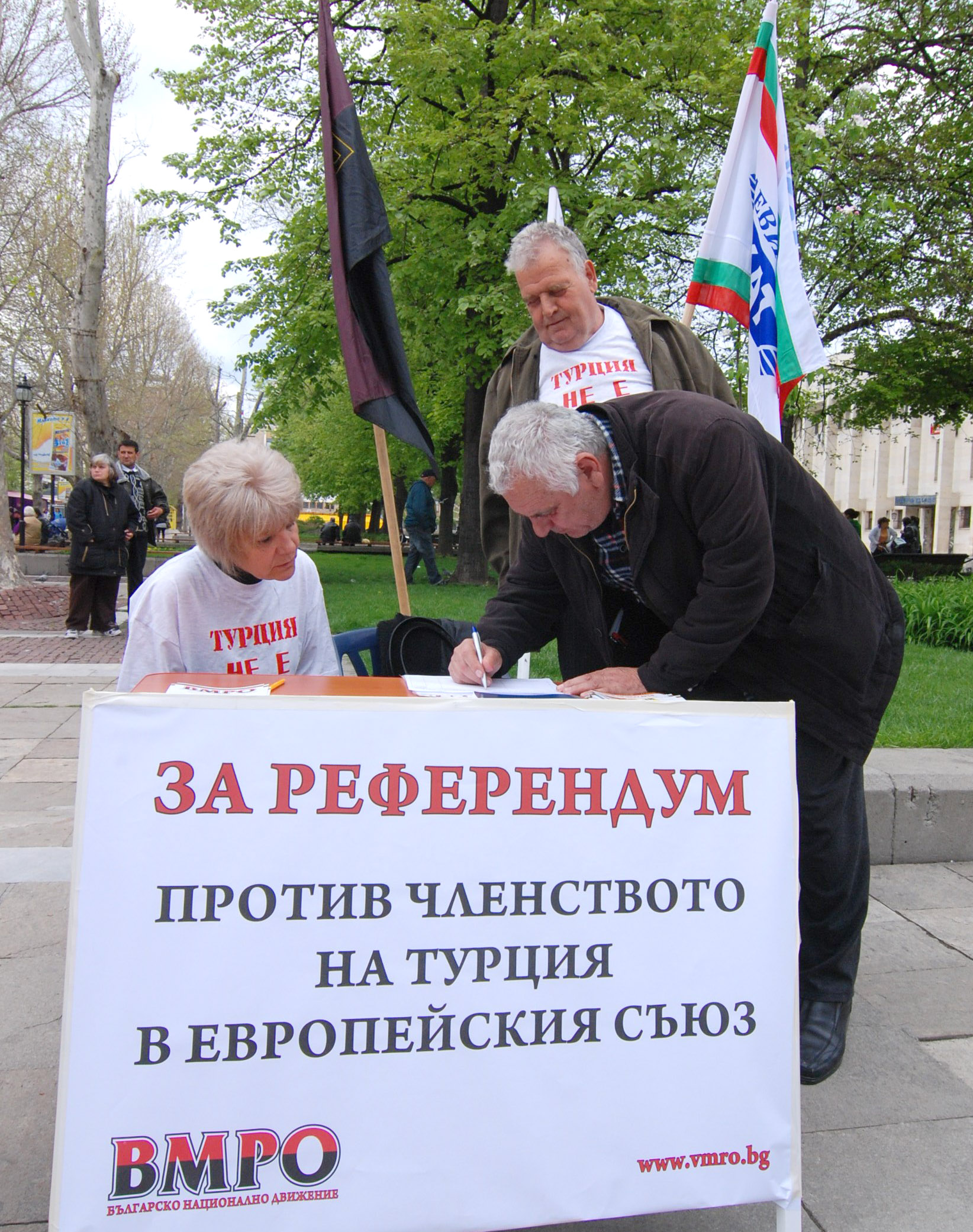 Продължава подписката на ВМРО в Хасково