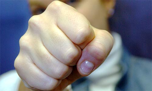 Учител преби министър на погребение