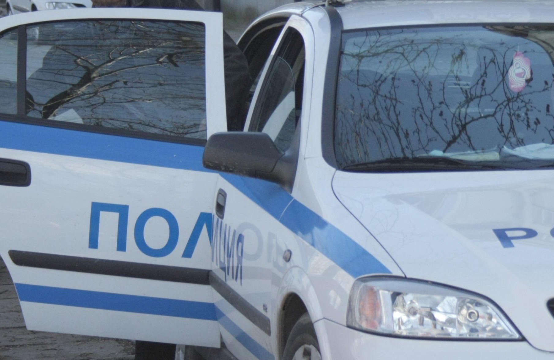 Седем денонощия арест за наругани полицаи