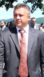 Депутат от ДПС побъркал семейство, за да заграби имот?