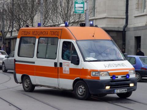 Невръстен шофьор отнесе велосипедист 