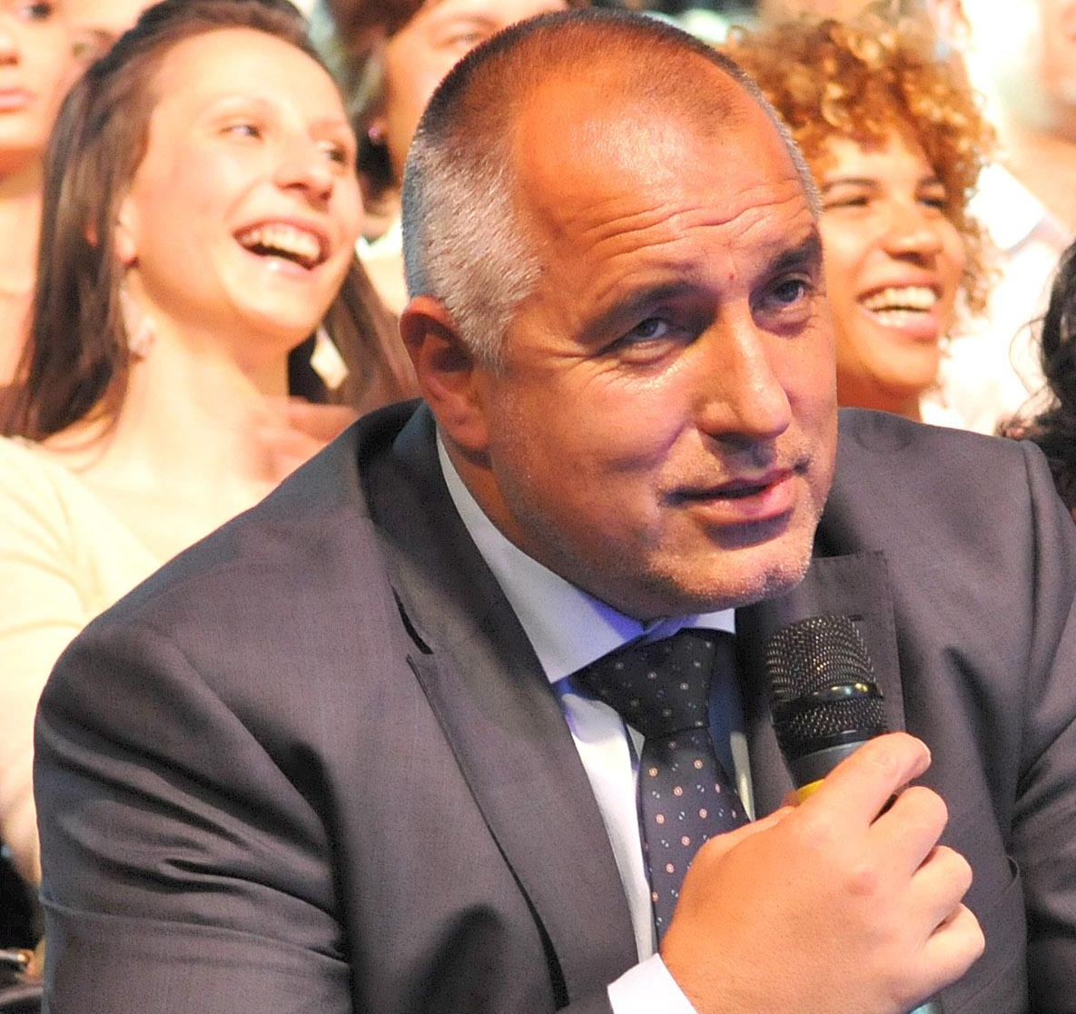 Бойко Борисов по-популярен от тандема Путин - Медведев