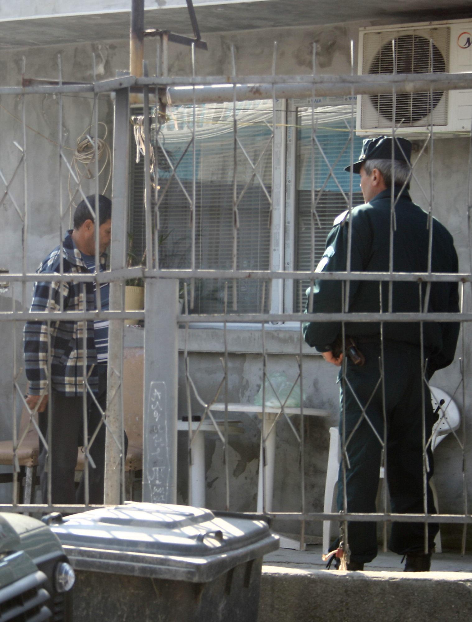 Две ромски фамилии се стреляха в  полицията в Ябланица