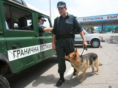 Арестуваха 10 ченгета на Капитан Андреево