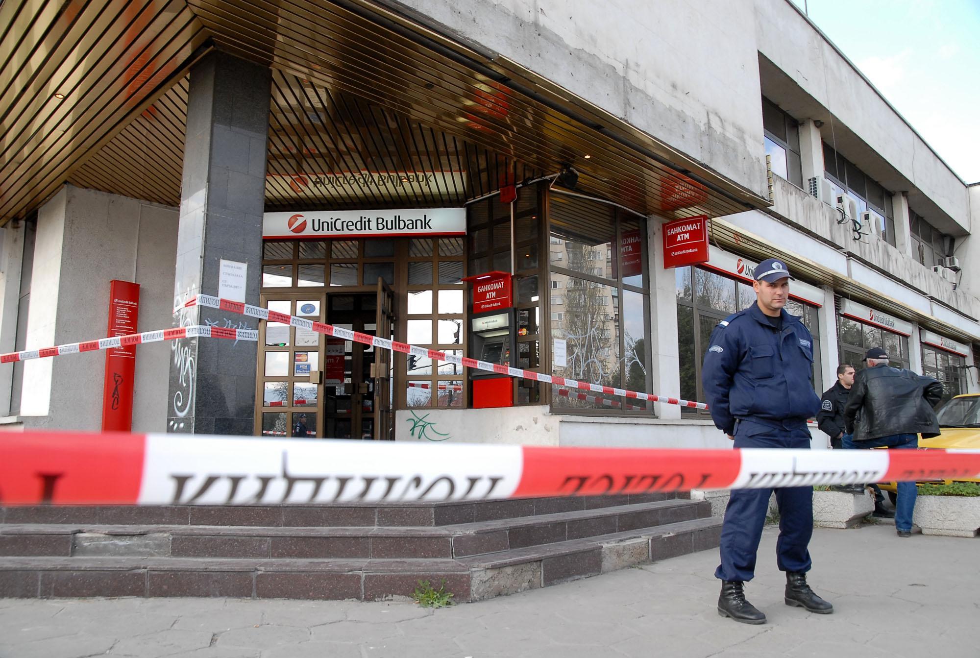 Хванаха двама банкови обирджии 