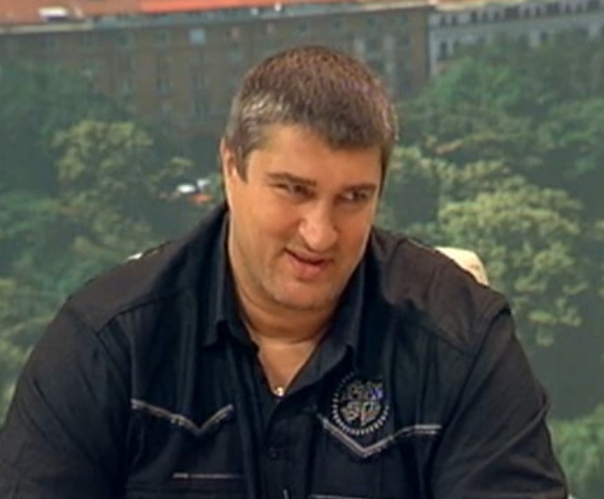 Любо Ганев: Краси (Черния) е мургав, защото ходи на солариум