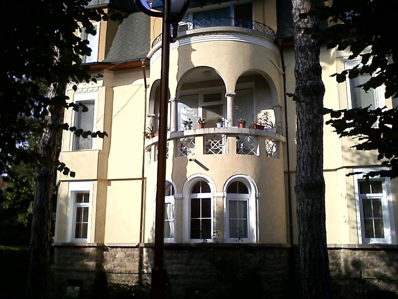 Майката на Вяра Анкова: Роднина на Тодор Живков ни заграби апартамента