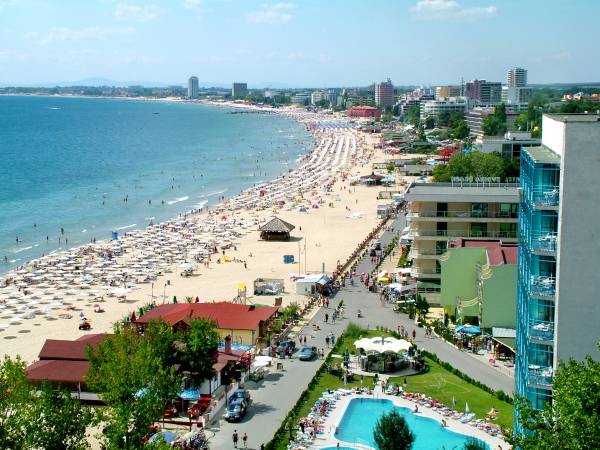 Морето на Златни пясъци - да, хотелите - не