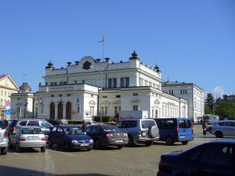 Депутатите с очила за сън 