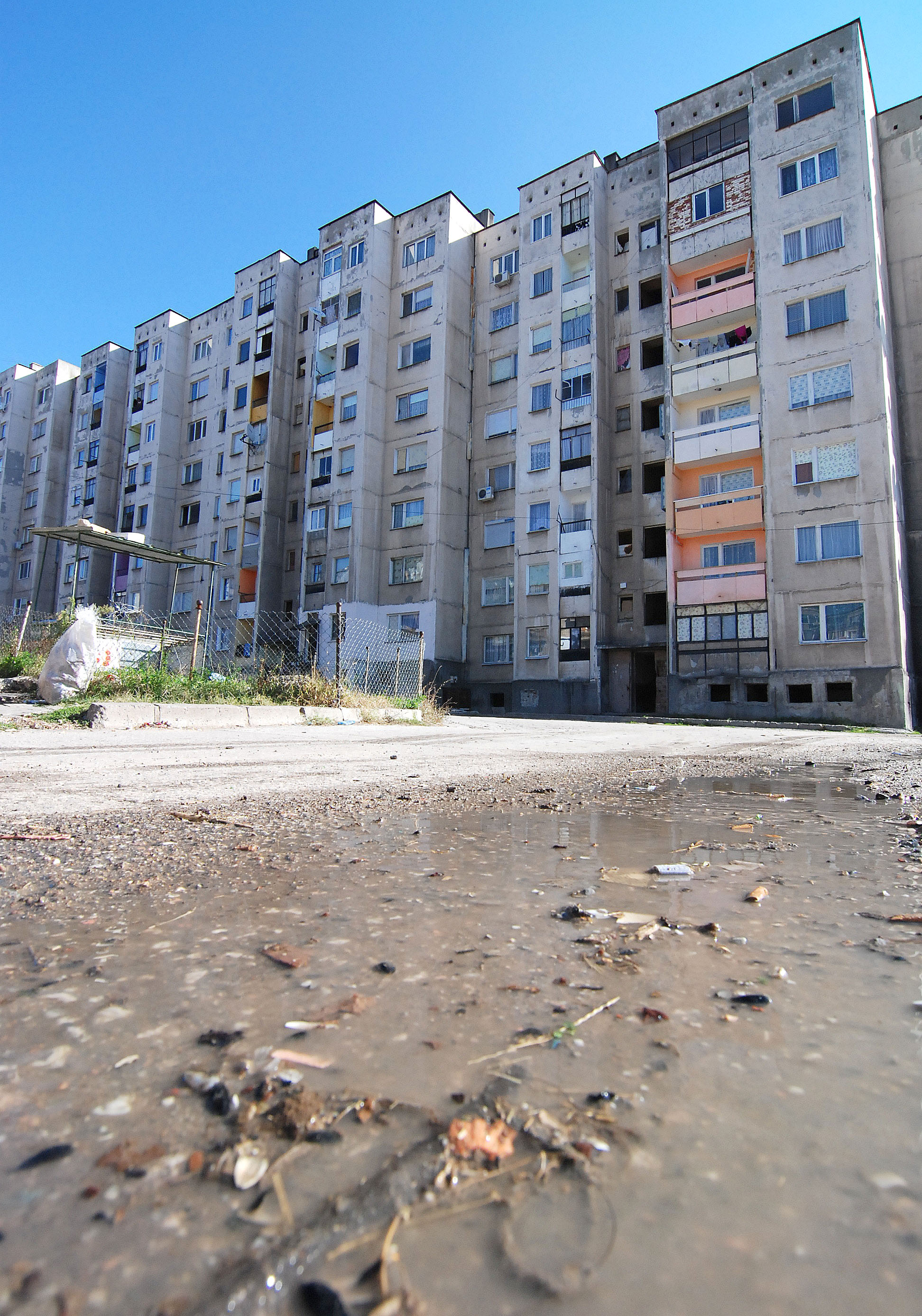 Хасковски блок потъна в лайна