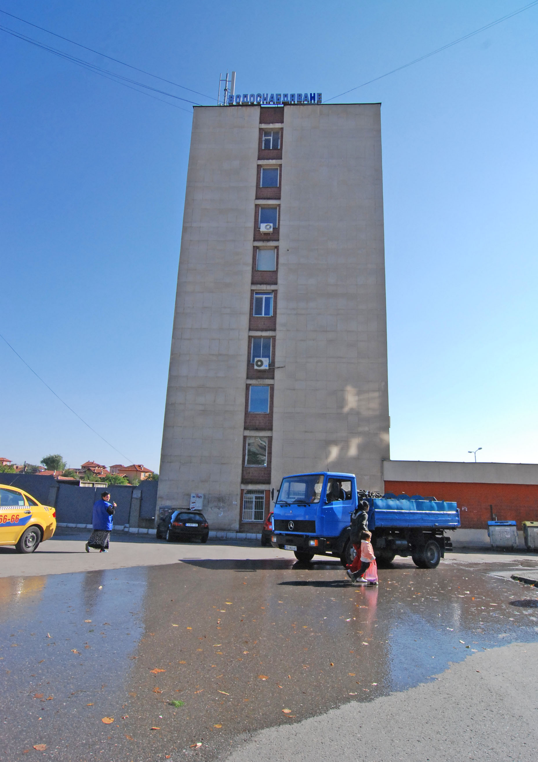 Хасковски блок потъна в лайна