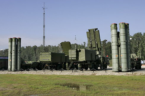 Руски самолети продължават да доставят елементи на С-400 в Турция 