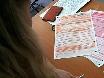 Медведев забранил мобилни телефони по време на матурите и за персонала