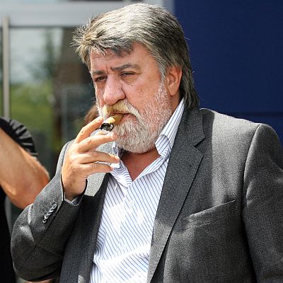 Вежди възмутен от забраната за пушенето във филми