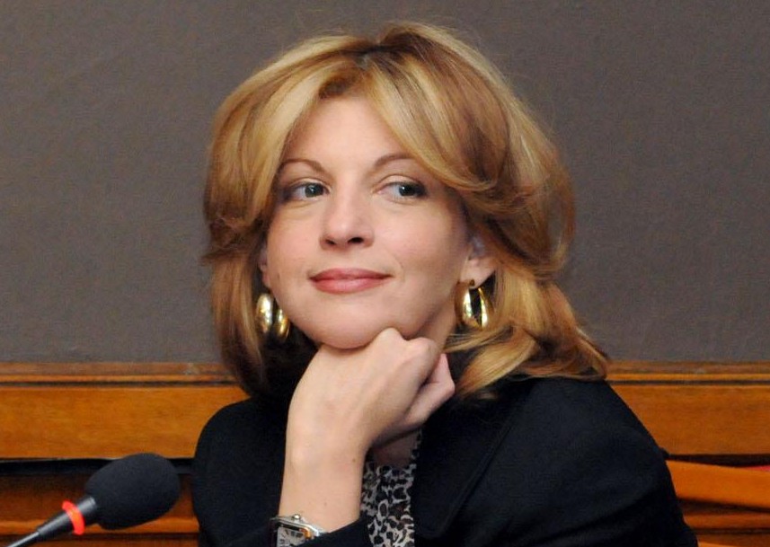 Миа Сантова се връща отново на екран