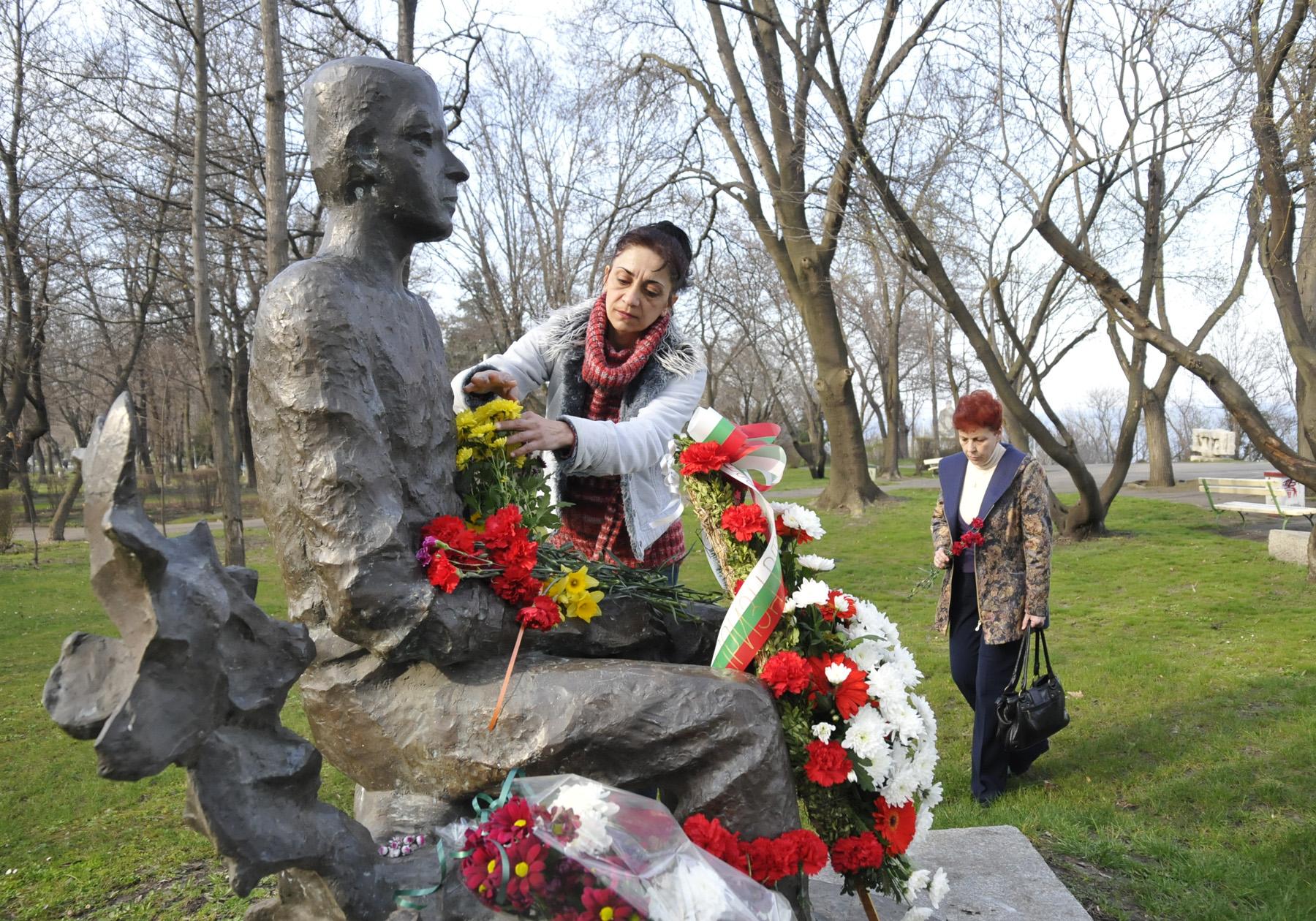 Наследници на Христо Фотев се сдавиха за къщата му