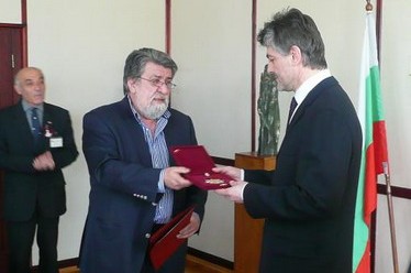 Вежди Рашидов връчи "Златен век" на Теодосий Спасов