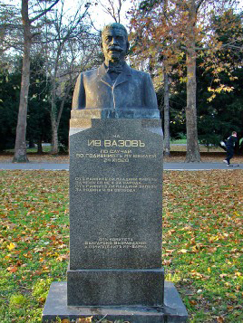 Паметник на Иван Вазов в центъра на Москва
