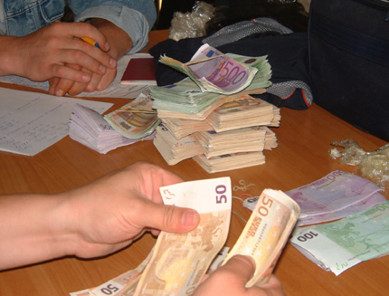 20 000 недекларирани евра в чантата на тийнейджърка