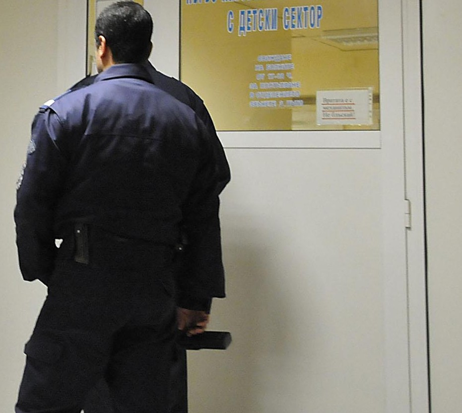 Полицейски ескорт закара дете в болница заради бавна линейка