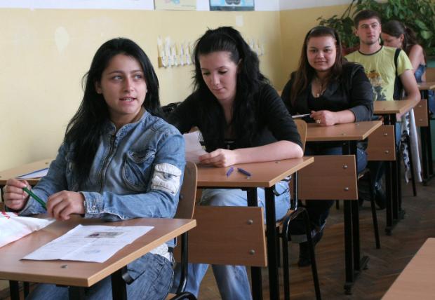 В 5.40 часа започна генерирането на теста за матурата по български език