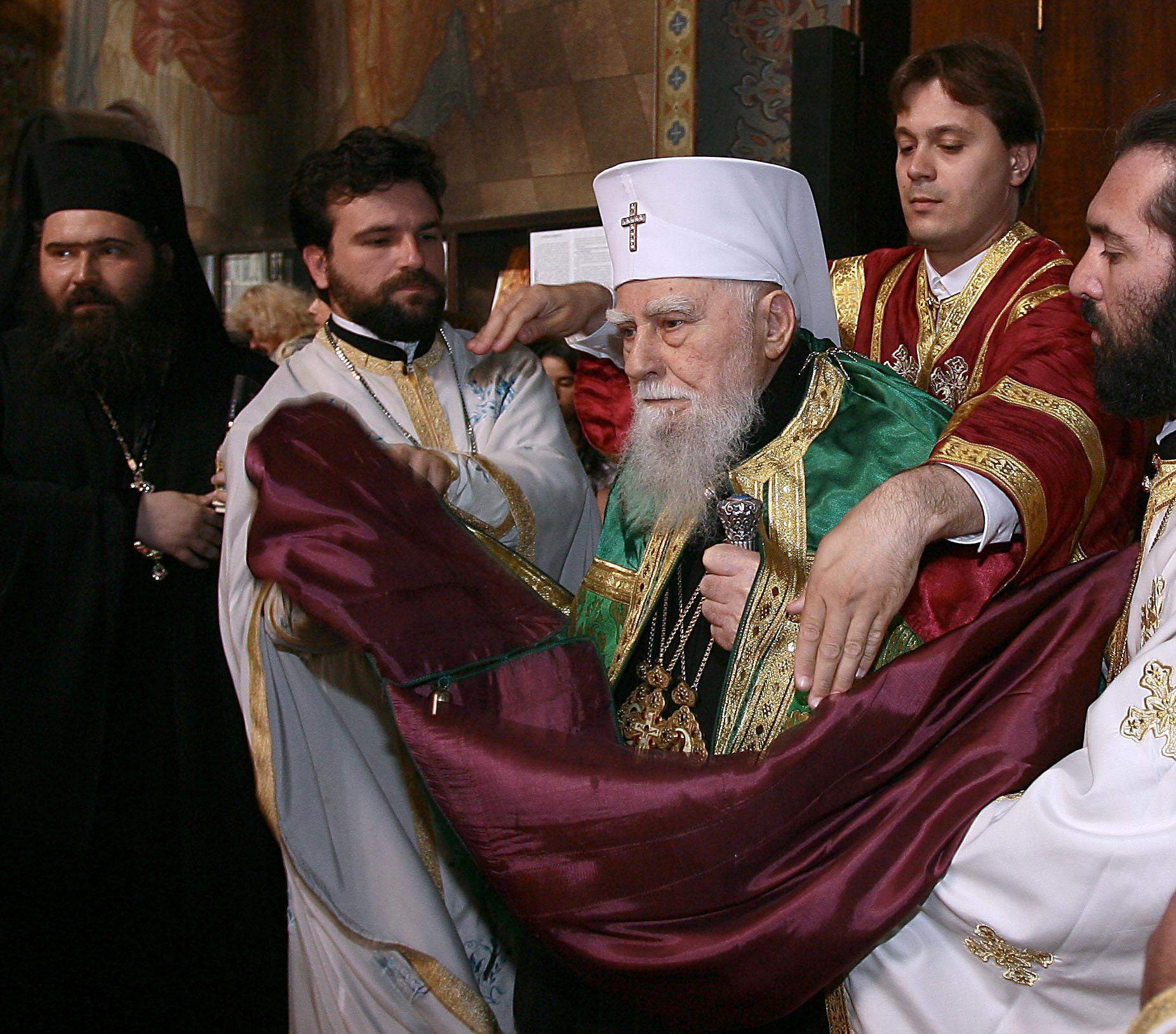 Кукловодите назначиха нов любимец на дядо Максим