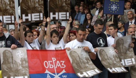 Сърби протестираха срещу НАТО в Белград