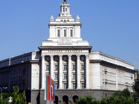 Проветряват Партийния дом
