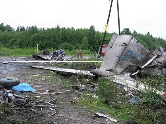 Руски Ту-134 се разби при аварийно кацане на автомагистрала
