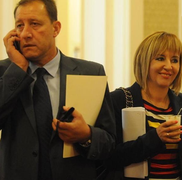 Мъжът на Манолова: Спете спокойно! С Мая никой не е...