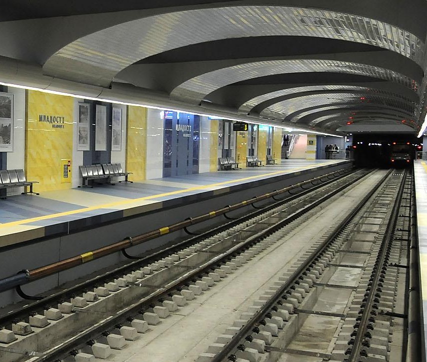 Метро заклещи 86-годишен от Ректората до Младост