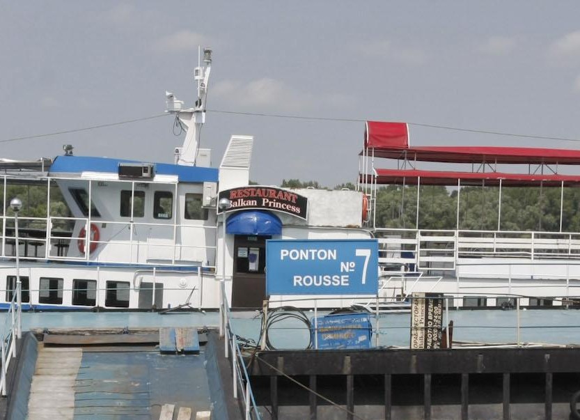 Корабите в Дунав блокирани, два заседнаха заради ниското ниво