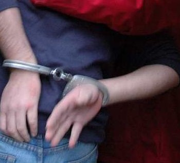 Уличиха попски син от Хисаря за блудство с дете