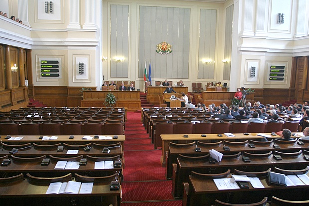 Парламентът пита за шистовия газ и фирмата с автобуса убиец