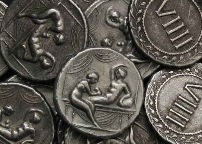 Търновец продава римски монети в парк