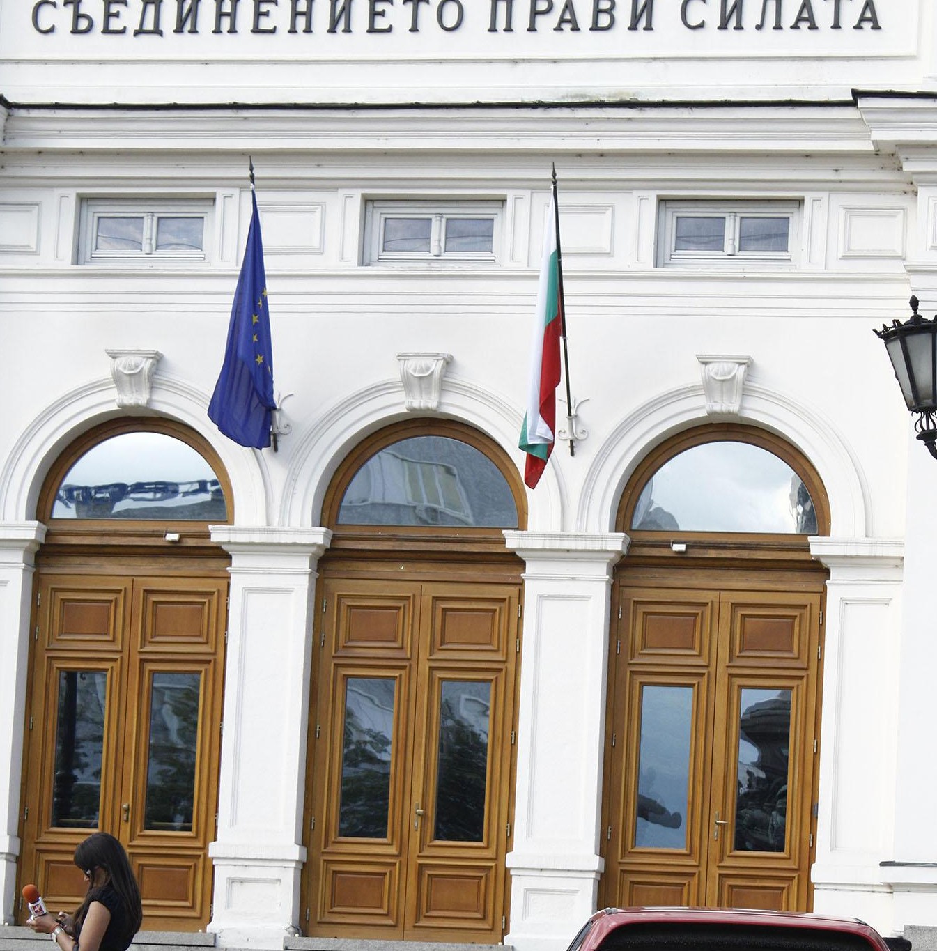 Всеки депутат с микрофон