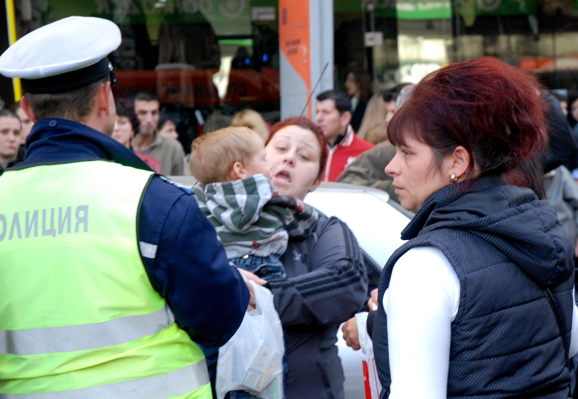 Майка с бебе е сред пострадалите в катастрофата