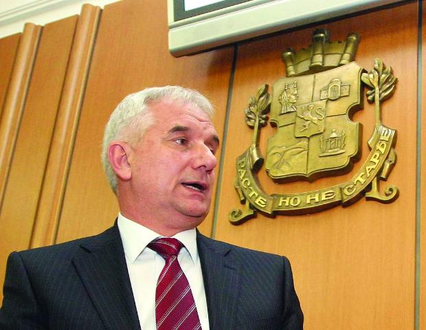 Сменят шефа на софийския парламент