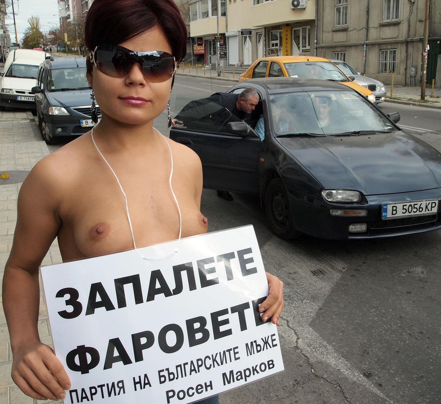Голи цици палят фарове във Варна